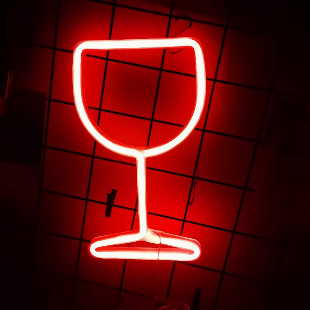 Lampe LED fluo suspendue en forme de verre à vin, luminaire décoratif d&#39;intérieur, idéal pour une fête en famille ou une chambre à coucher, ou comme de noël: Rouge