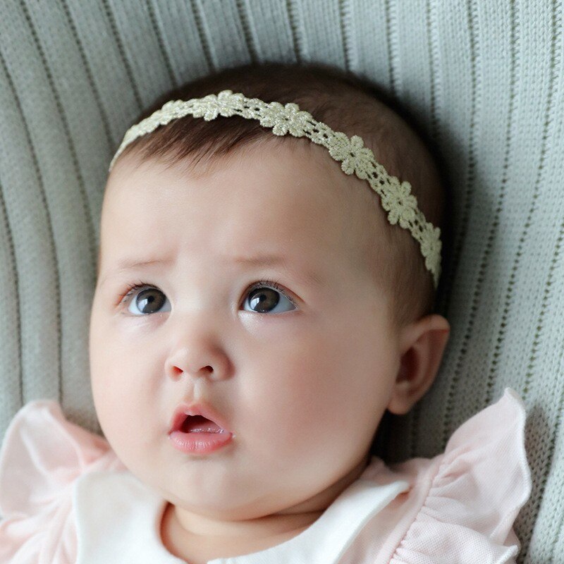 1 stykke blomsterblonde baby pige pandebånd spædbarn hår tilbehør tøjbånd nyfødt hovedbeklædning tiara elastisk hårbånd