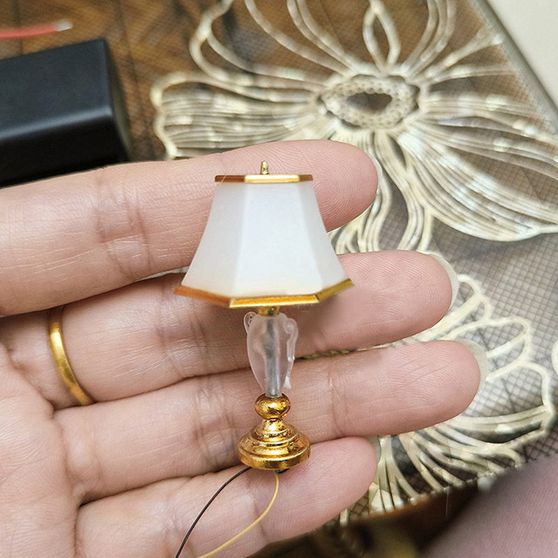 Antike Puppenhaus Miniatur möbel Mini Stehlampe Nacht LED Lampe Licht Tisch lampe mit Batterie kasten Puppenhaus Zubehör