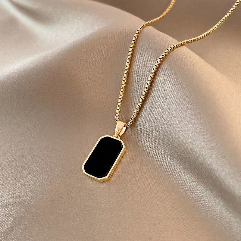 Damski łańcuszek na szyję czarny wykwintny minimalistyczny kwadratowy wisiorek Choker geometryczny naszyjnik łańcuszek do kołnierzyka damska biżuteria Party prezenty: W kolorze jasnożółtym, złotym