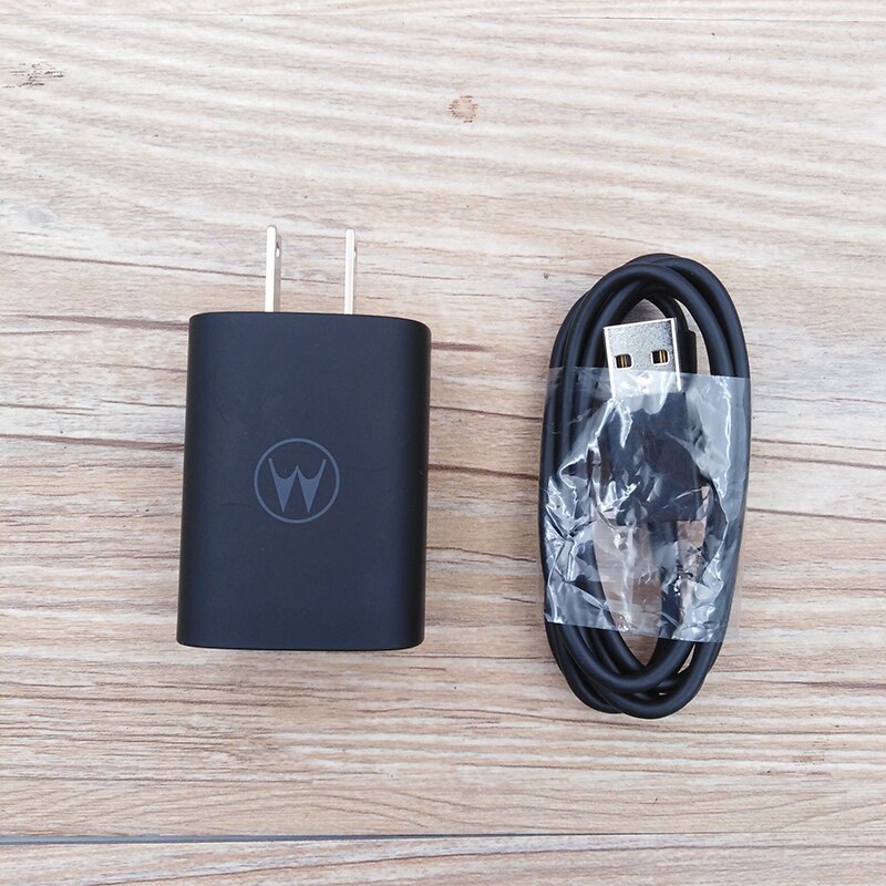 Motorola 18w turbopower ladegerät mit uns-stecker, schnellladeadapter, Mikro-usb-/typ-c-kabel für moto  g30 g4 g6 g8 Plus und  e5 abspielen: Wir füGen ein mikrokabel hinzu