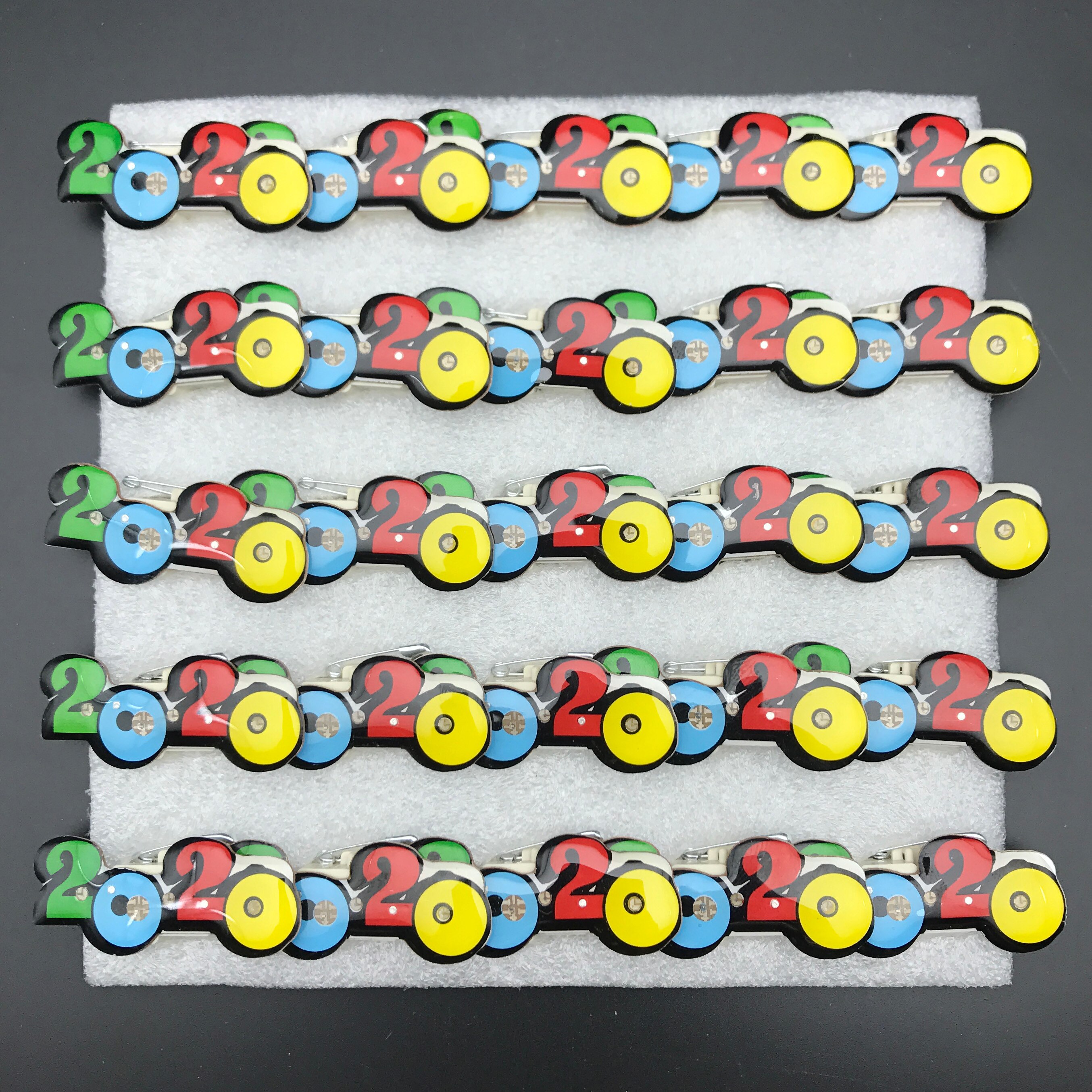 Glow in the Dark Led Licht Up Broches en Pins Christmas Party Decoration Party Gunsten Jaar Party Props badges