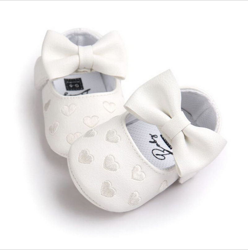 Nyfødte spædbarn baby piger drenge dejlige kausale sko krybbe sko 3 stil læder hjerte print krog blød sål baby sko 0-18m: Hvid / 0-6 måneder