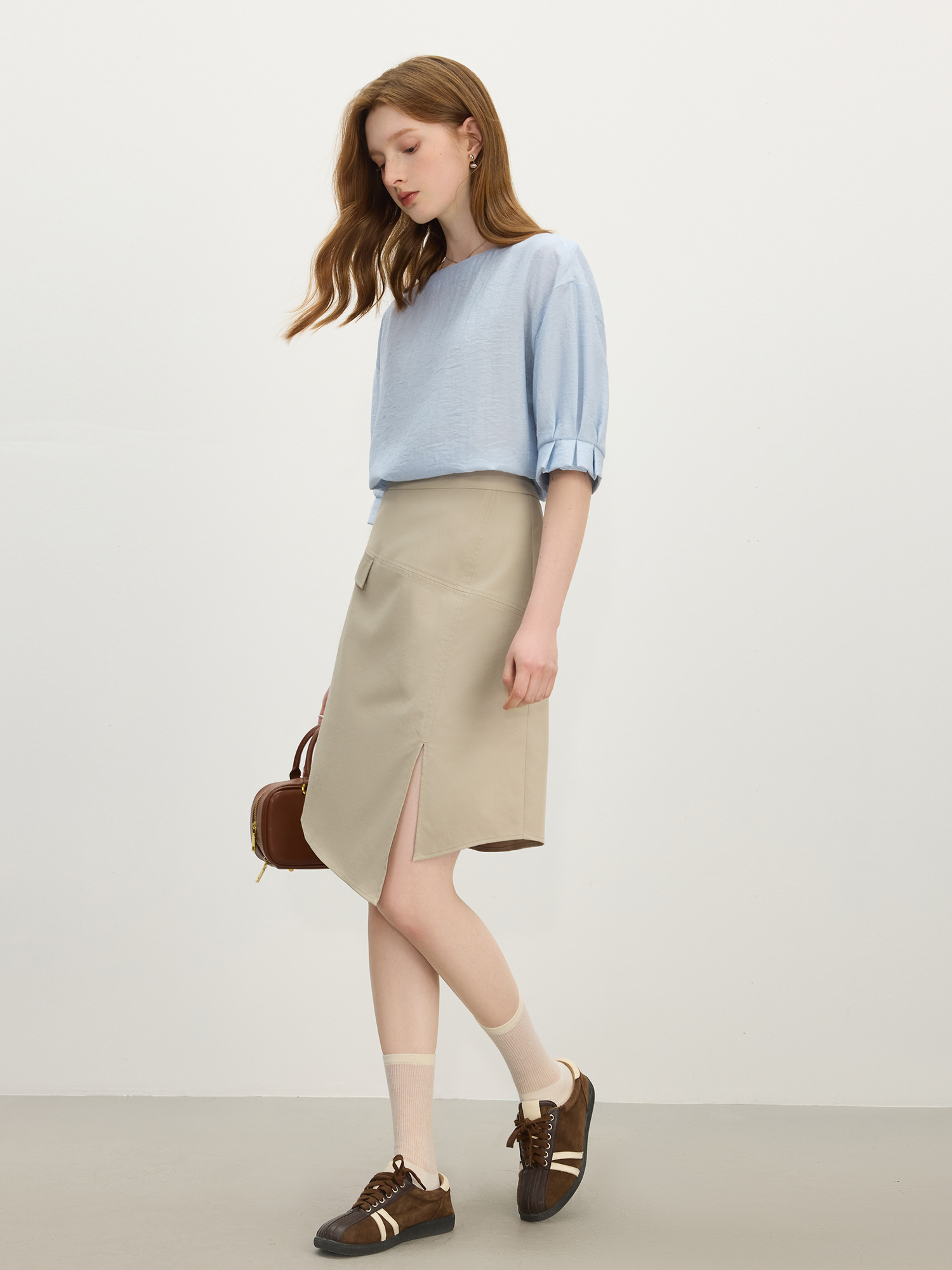 Fsle sommerskjorte i linblanding for kvinner – rund hals, avslappet topp og overdimensjonert silhuett for uanstrengt styling