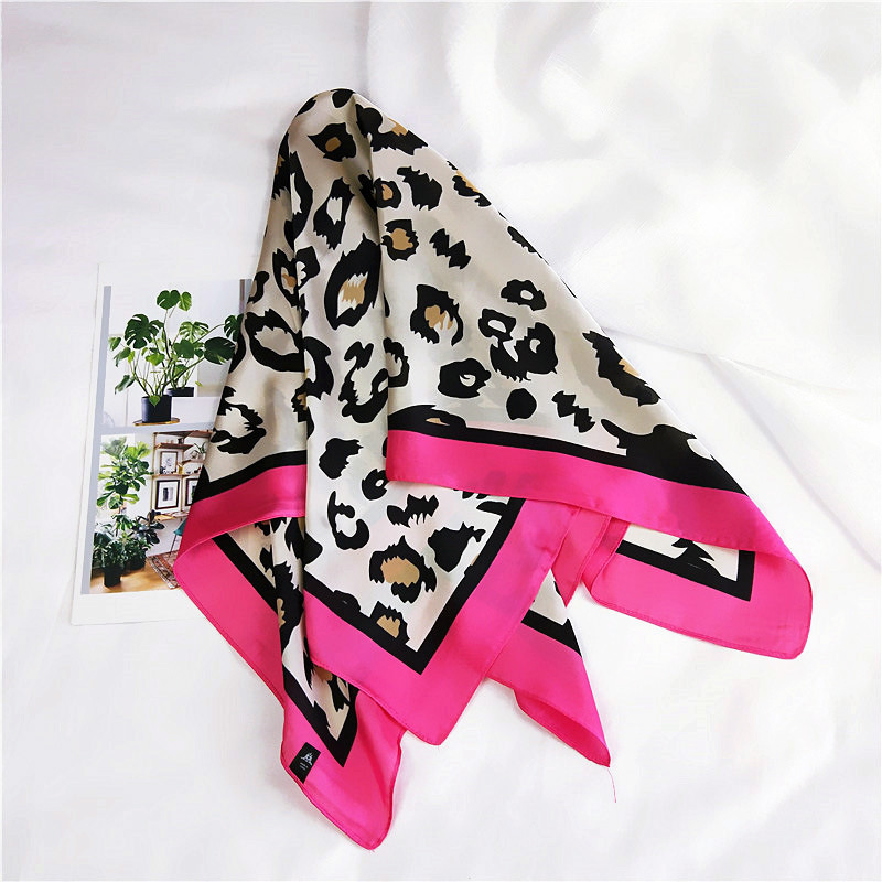 Nueva leopardo patrón cuadrado de seda pañoleta bufanda accesorios para el cuello de las mujeres de impresión de bufandas bolsa abrigo de mango bufanda: Pink
