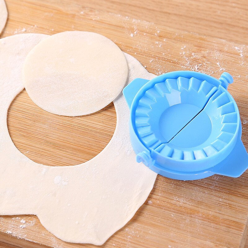 3 Pcs DIY Plastic Dumpling Maker Mould Hand Dough Press Dumpling Clip Dumpling Making Gadget Kitchen Pastry Tools Accessories: blue