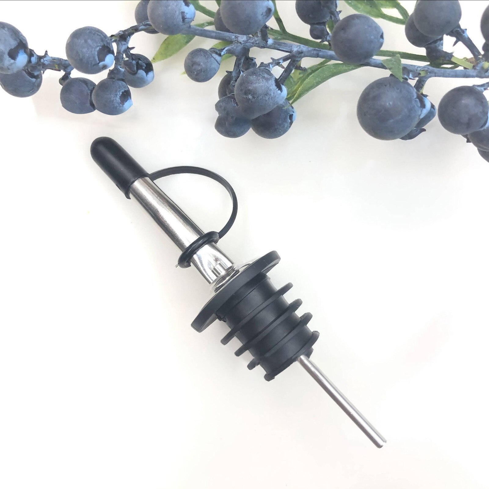 Liquor Bottle Pourer Stainless Steel Liquor Pourers With Rubber Dust Caps Speed Wine Bottle Pourer For Oil Juice Syrup Whiskey