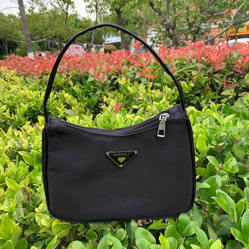 Rétro sacs pour femmes sacs à main de luxe et sac à main en Nylon femmes petit sac à bandoulière couleur bonbon embrayages Vintage Armpites sac à main: Black handbag