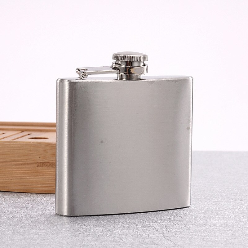 Stainless steel small hip flask with plastic cover 1-18 ounces portable wine bottle ZD: 140ml