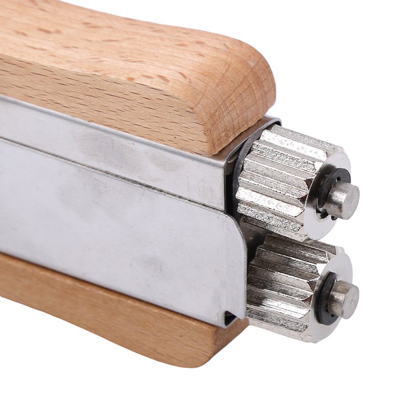 1Pc Useful Bee Wooden Metal Tight Wear Wire Nest Box Wear Wire Dedicated Beekeeping Beehive Installation Frame Crimper Bee Tool