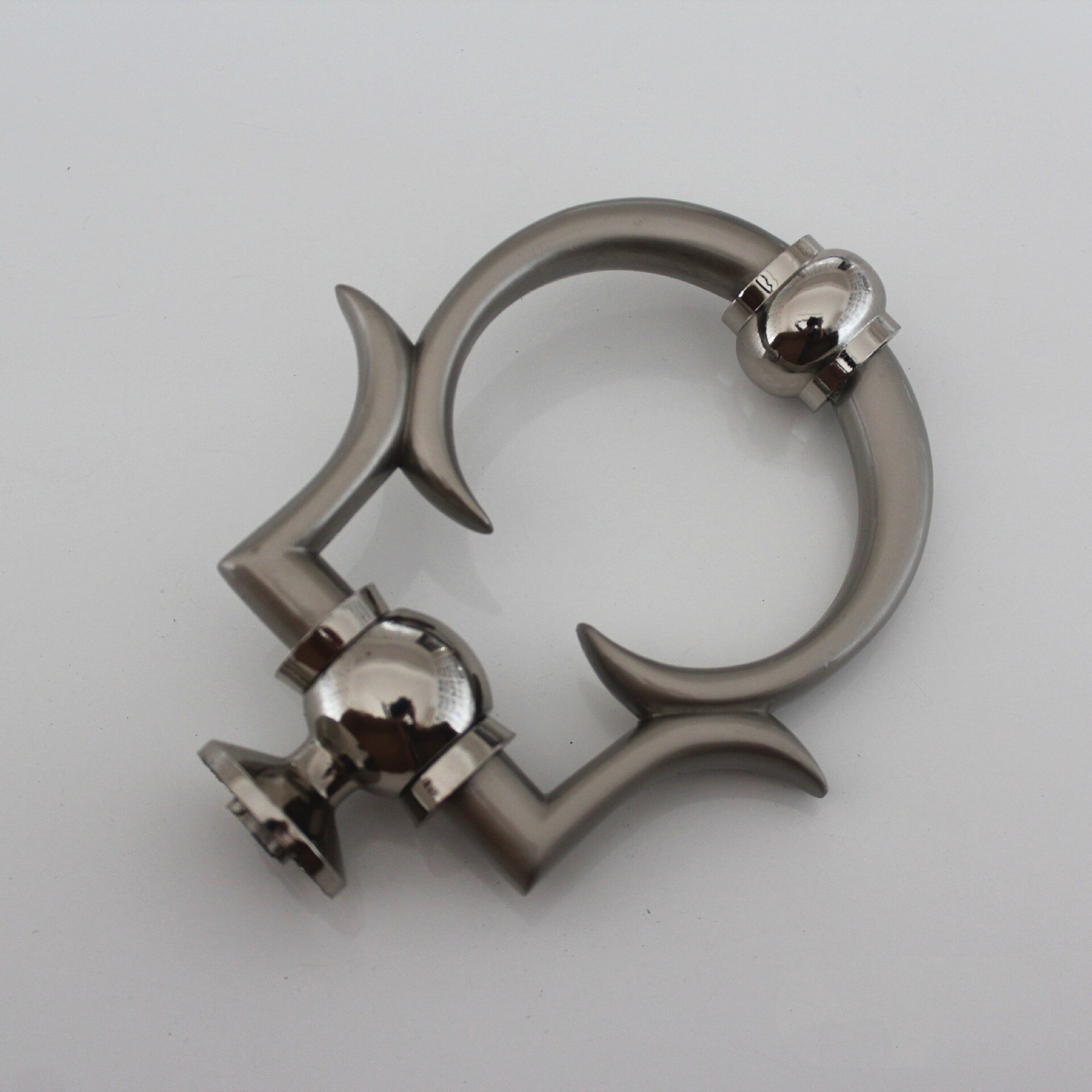 Europese Eenvoudige Klopper Gun Zwart-Goud/Zilver/Zwart Luxe Klopper Zinklegering Klop Ring Deurklopper Meubels handvat Hardware: Sand silver