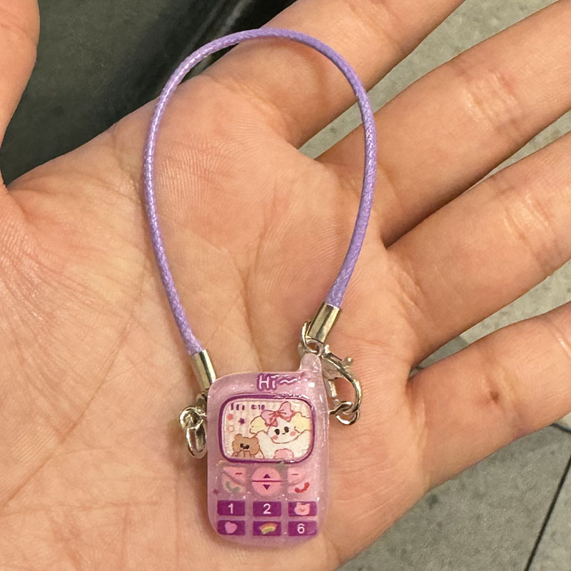 Dockskåpstillbehör smådjur miniatyr mobiltelefonmodell hängsmycke tecknad mini mobiltelefonmodell berlocker klä upp leksak: Svart