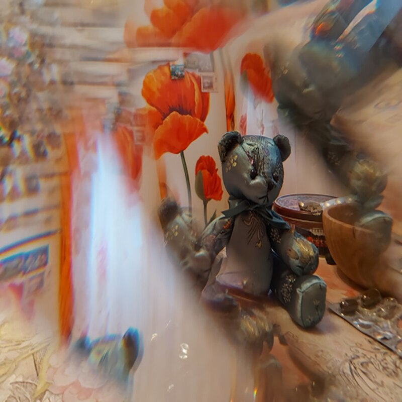 30*30*130 Triangular Prism Without Stand Crystal Fort Glass with Golden Screw Perforation Studio Shooting of Rainbow Glass