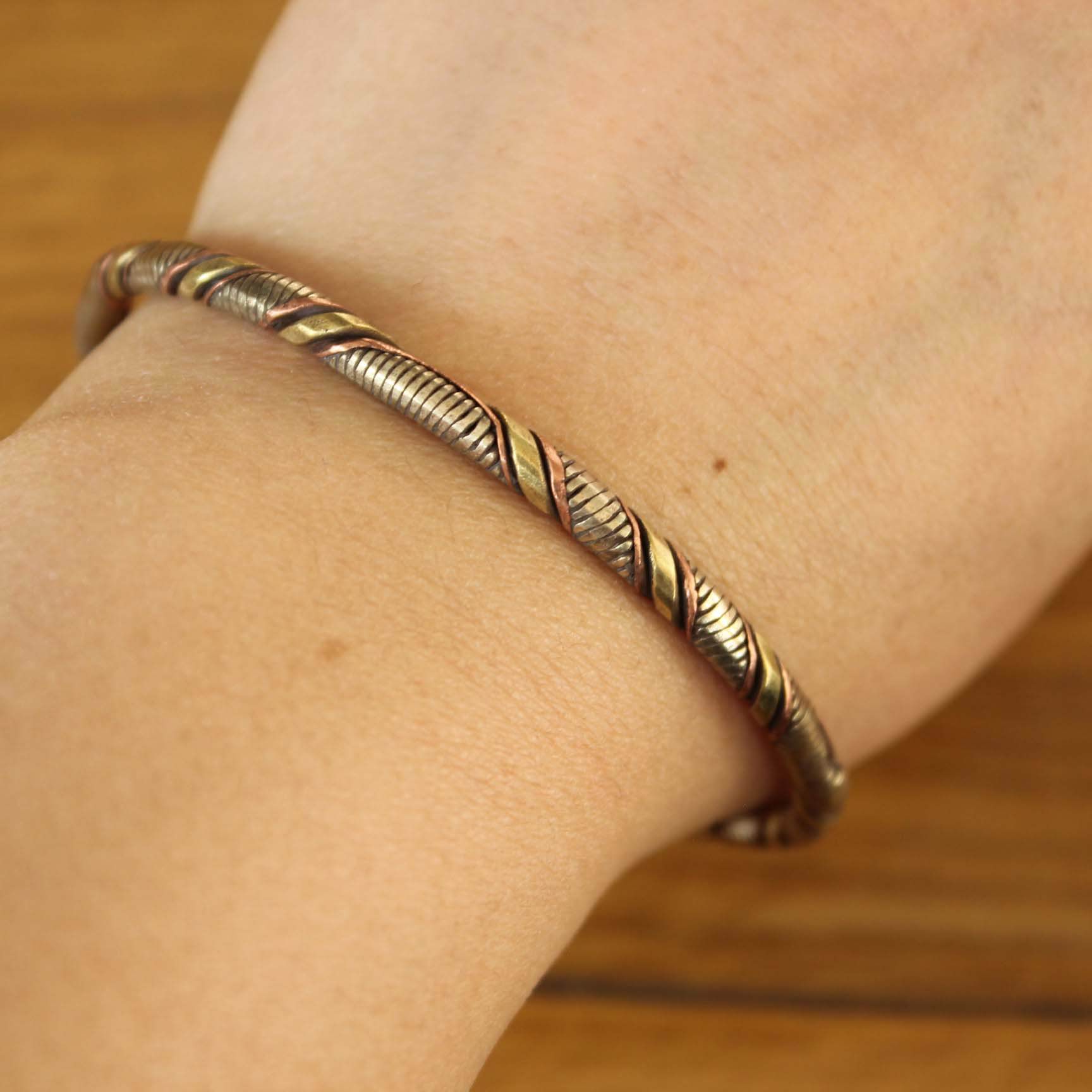 BR059 Nepal Tibetaanse Sieraden Koperen Gevlochten Open Back Verstelbare Bangle Manchet Handgemaakte Metalen 4Mm Meisjes Armband