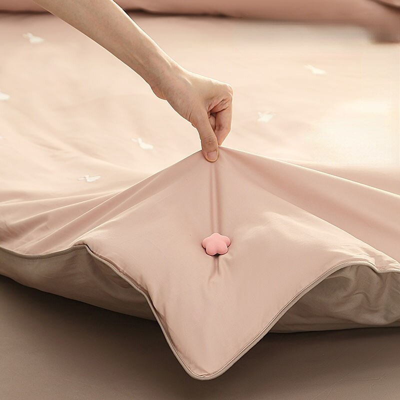 4PCS No needle Quilt Holder Non-slip Quilt Blanket Clip One Key to Unlock Blankets Cover Fastener Clip Holder Bed Sheet