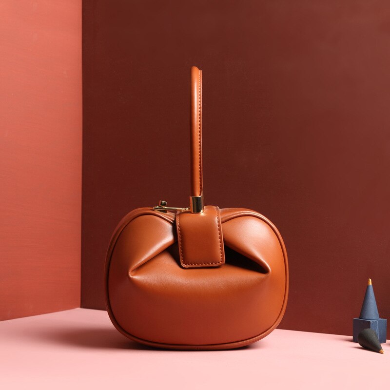 Bag girl leather bag European and American retro niche wonton hand dumpling wonton bag: caramel large