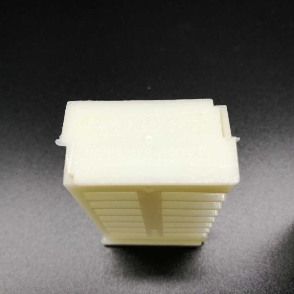 B King of beekeeping tools plastic cage prison queen bees multifunctional queen cage king prisoner in a cage bee hives