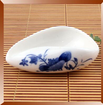 The blue and white porcelain Cha He * Tea Presentation Vessel: Blue