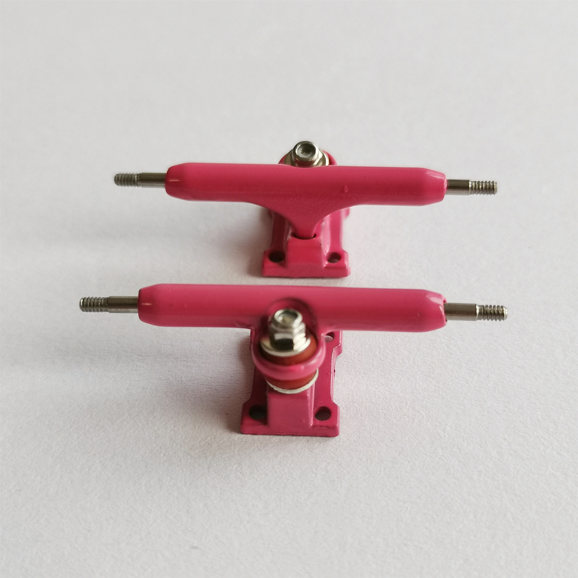 Camión de un solo eje con diapasón de 34mm y 32mm para patineta de dedo, Mini monopatín, juguetes para niños: Rosa