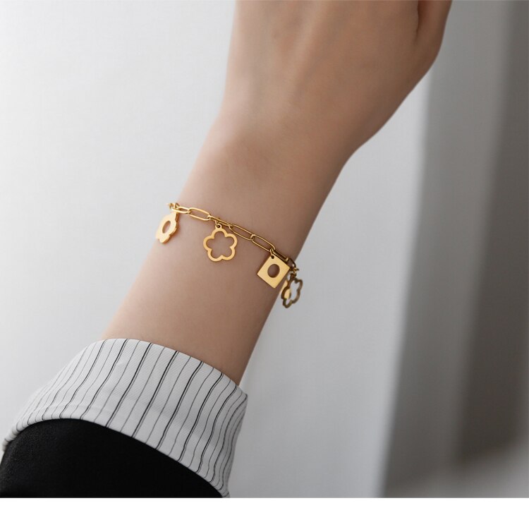 Titanium With 14K Gold Floral Charm Chains Bracelet Women Stainless Steel Jewelry T Show Runway Gown INS Japan Korean