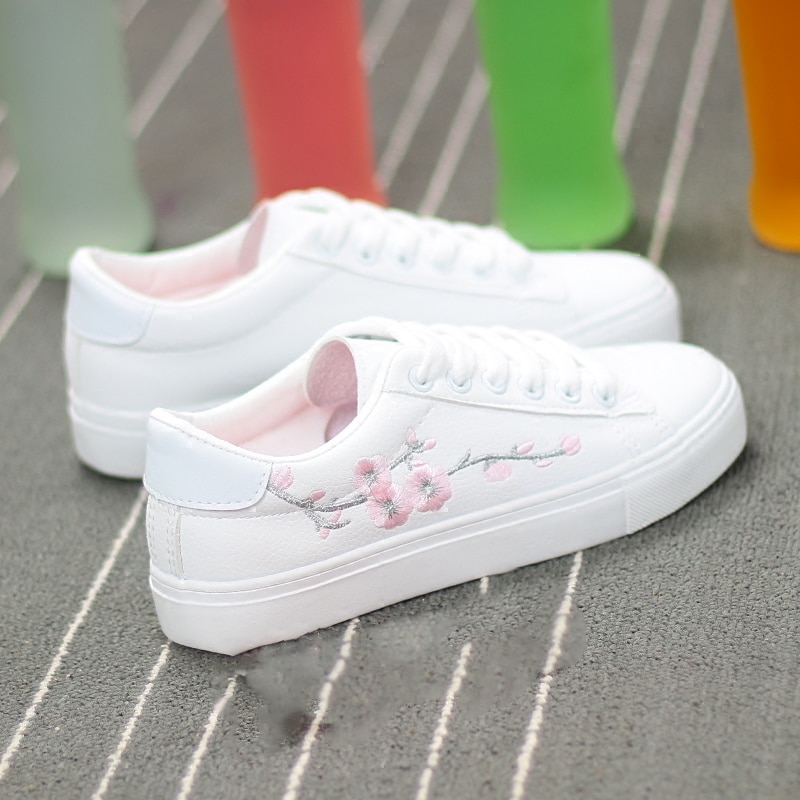 Chaussures de Tennis pour femmes, chaussures plates blanches pour printemps-automne, espadrilles décontractées avec fleur, décontractées, à lacets