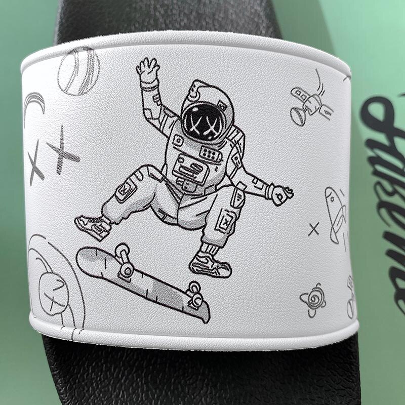 Zapatillas de verano para hombre y mujer, zapatos de astronauta espacial para exteriores, zuecos para amantes del jardín, pantuflas deslizantes de baño para interior, Chanclas de playa