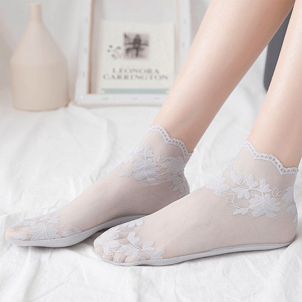 Women Ice Silk Lace Boat Socks Transparent Cotton Blend Invisible Shallow Mouth Socks Summer Female Hollow Non-slip Socks