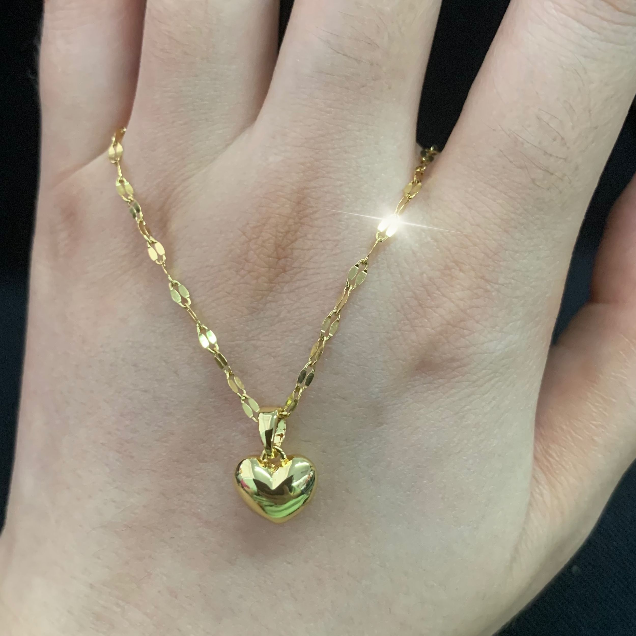 Collana con ciondolo a forma di cuore in acciaio inossidabile per donna Catena per labbra colore oro Accessorio per amore Collane Grossista di gioielli di moda