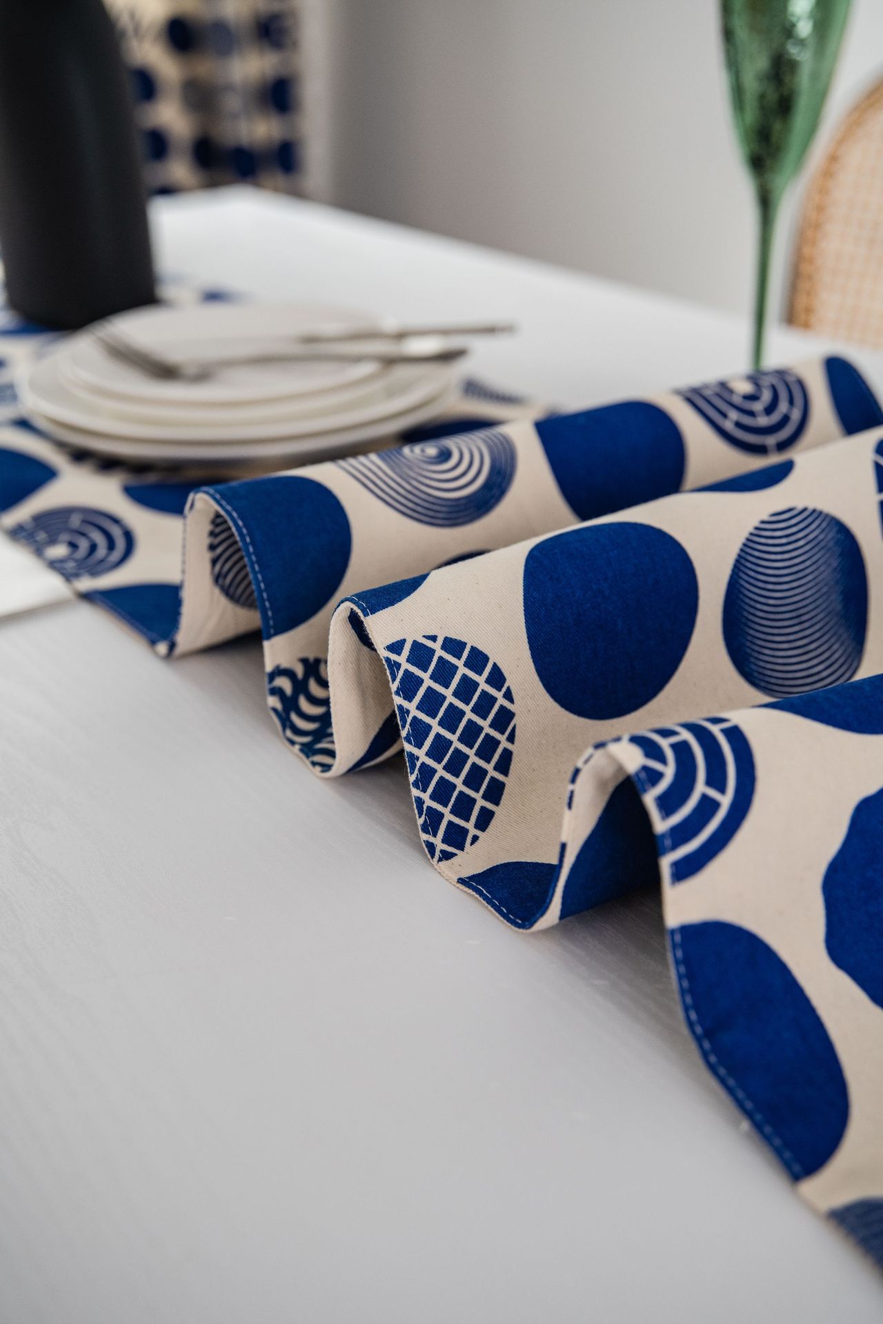 Nordic Blue and White Geometric Dot Printing Table Runner with Cotton Linen for Dining Table Wedding Party TV Cabinet Decoration