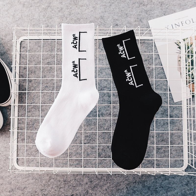 Corea ulzzang Pure Letter calcetines estilo Harajuku Tide calcetines para montar en monopatín algodón hombres y mujeres amantes calcetines Casuales