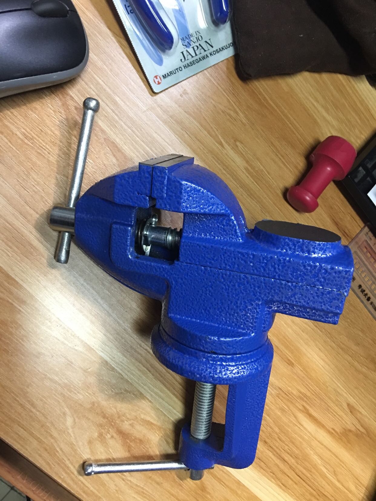 KKMOON Cast Iron Table Top Clamp Press Vice Light Duty Mechanic Clamp-on Table Vise 360 Degree Swivel Base with Anvil