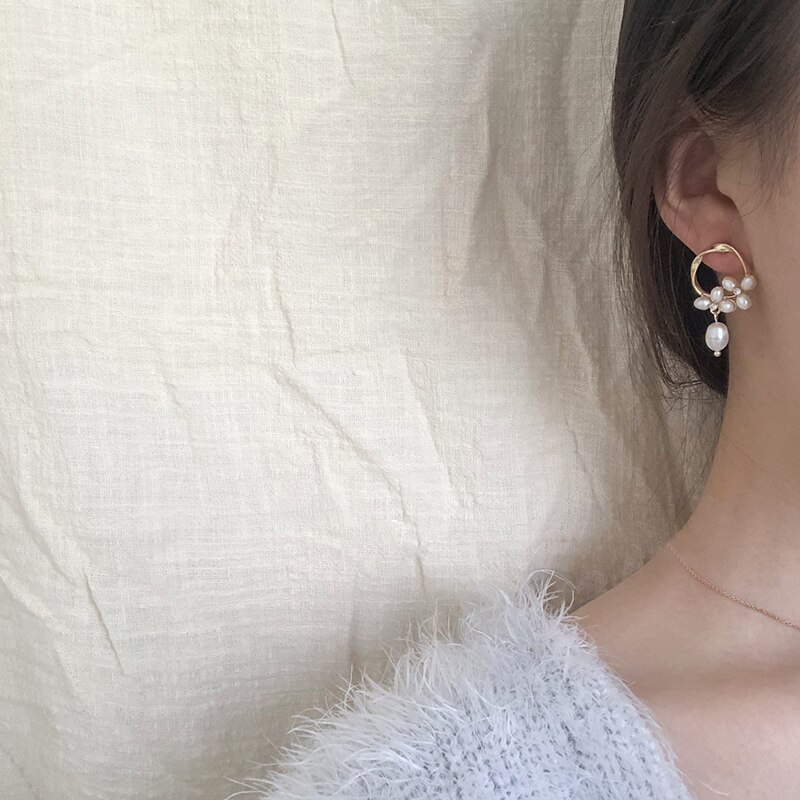 Peri'sbox Eenvoudige Goud Kleur Zoetwater Parels Hoepel Oorbellen voor Vrouwen Kleine Twisted Cirkel Oorbellen Bruid Oorbellen