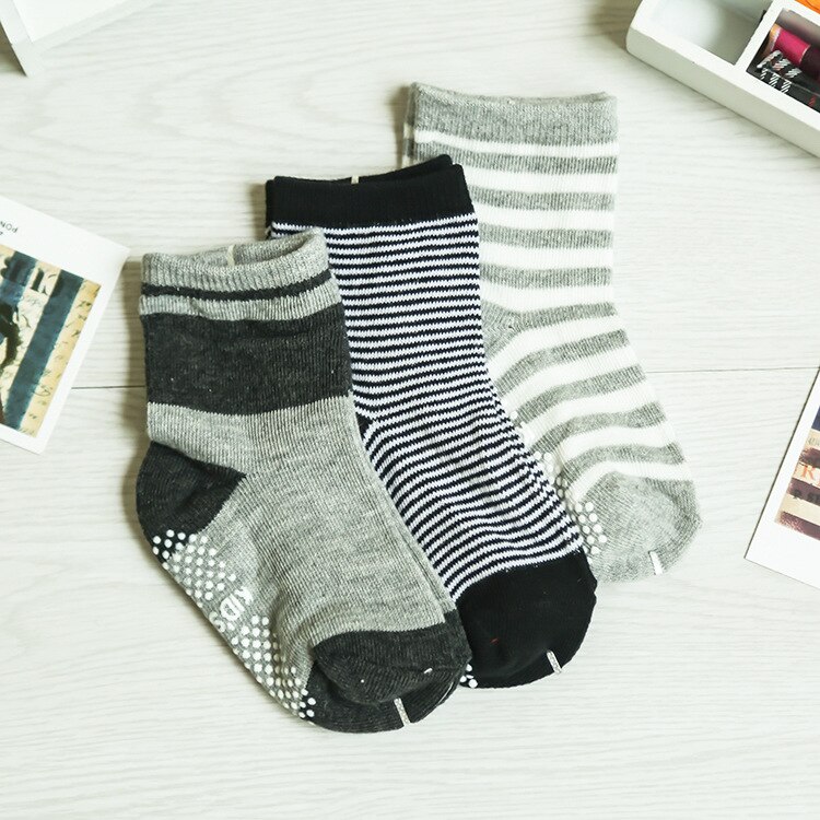 Chaussettes antidérapantes pour enfants de 0 à 5 ans, 24 pièces = 12 paires, motif étoiles, de couleur unie, pour garçons