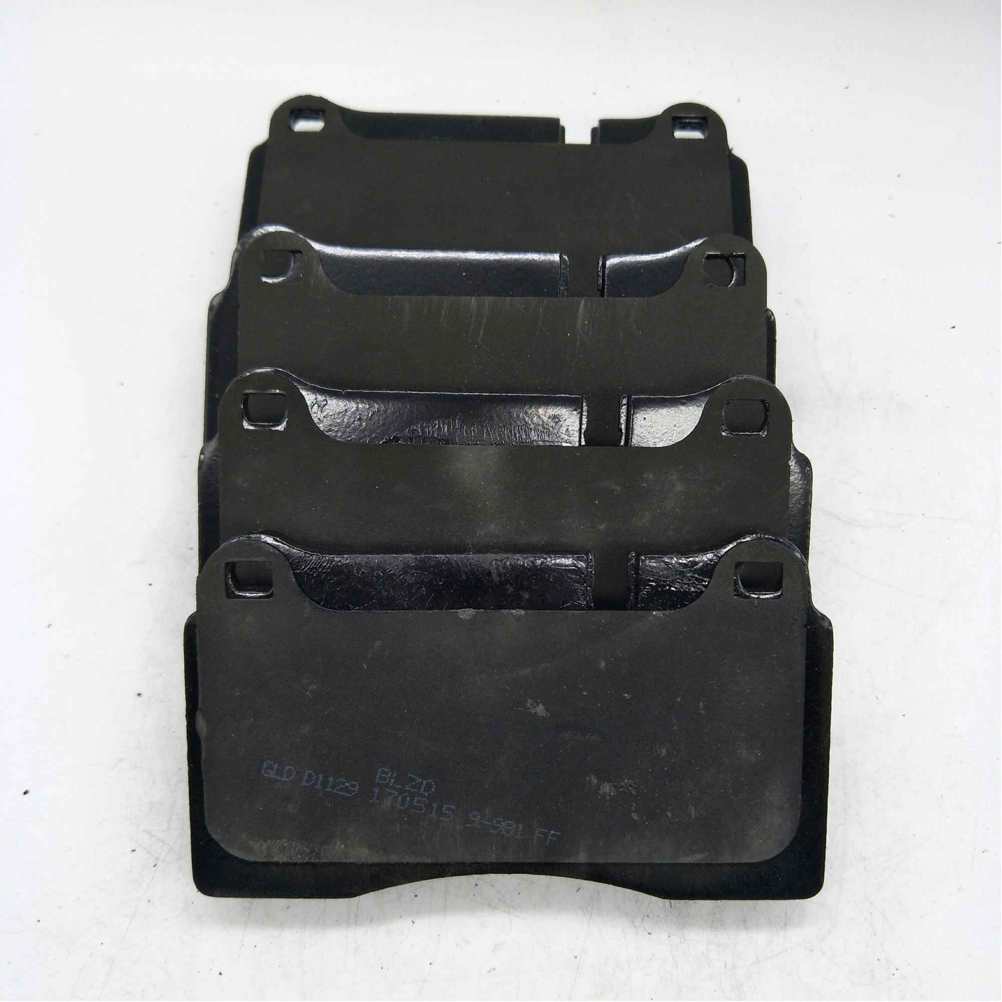 D1129 4 unid/set coche pastillas de freno delantero para V OL K S WAGEN Touareg 2006 C H EVROLET Camaro OEM: 7L6 698, 151 E