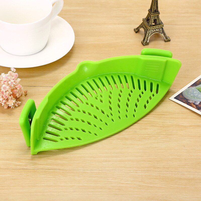 Home kitchen Silicone Stretch Drain Tool Pot Edge Water Filter Foldable Soup Funnel Silicone Liquid Diversion Drainer strainer: Green