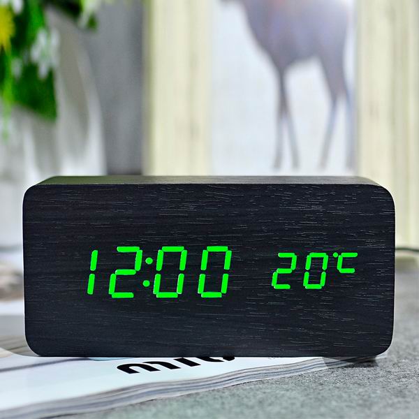 Beste High-End Klokken, Thermometer Wekker Led Digital Voice Tafelklok, 13 Kleuren Digitale Klok Batterij/Usb Power: black  green