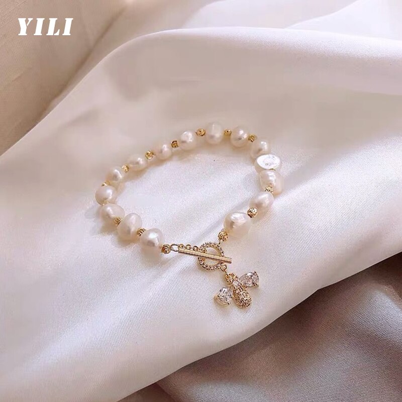 Korea Natürliche Barock Süßwasser Perle Armbinde Unregelmäßigen Weißen Perle Biene Anhänger Armbinde für Frauen Dame Luxus Schmuck