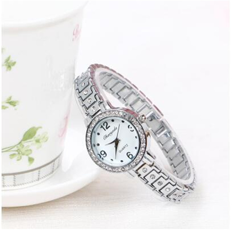 Mode Strass Horloge Vrouwen Luxe Armband Horloge Dames Quartz Jurk Horloge Vrouwen Klokken: Zilver