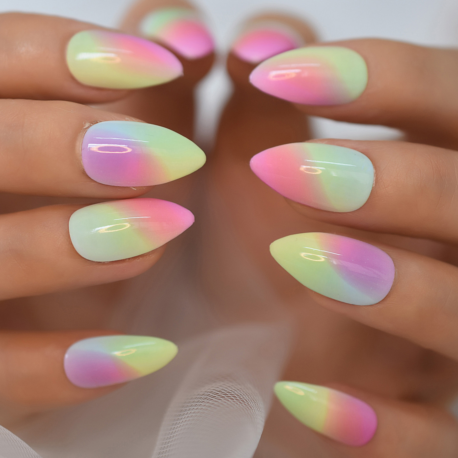 26 pièces de Faux Ongles en Gel, mélange de paillettes, holographiques, carrés, courts, de couleur rose, rouge foncé: L5970