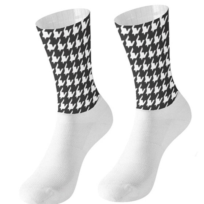 Mænd eller kvinder, der kører på cykel sokker åndedræt basketball sokker sports sokker cykel sokker: Sort og hvid