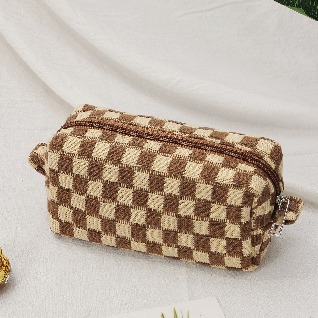 Checkerboard Cosmetic Bag Knitted Toiletry Storage Bag Colorful Makeup Pouch Organizer Checkered Pattern Cosmetic Bag: Brown