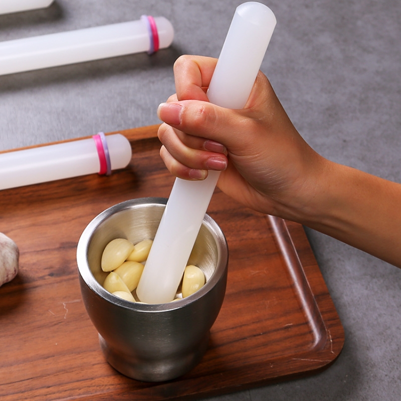 Muovinen kaulin kumirenkaalla kotikaulin tee-se-itse-kakunleivontatyökalu