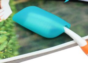 eTya 1PCS Women Men Travel Toothbrush Cover Cap Case Protector Cleaner Packing Organizer Travel Accessories: Light green