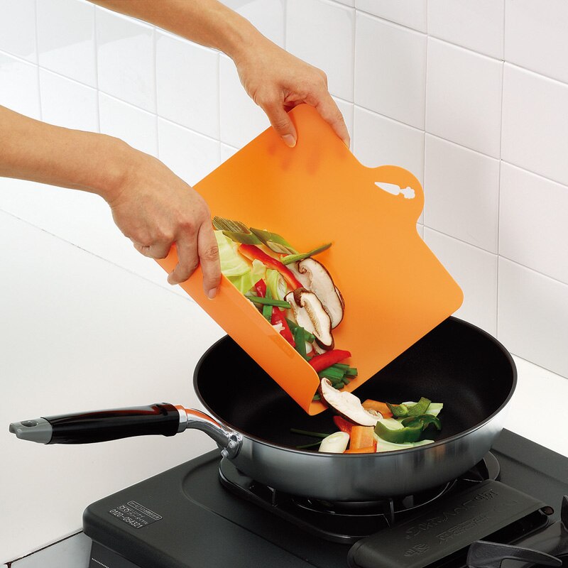 Herramientas de cocina de plástico Flexible PP antideslizante, tabla de cortar con agujero colgante, para cortar rebanadas de comida, 301-0490
