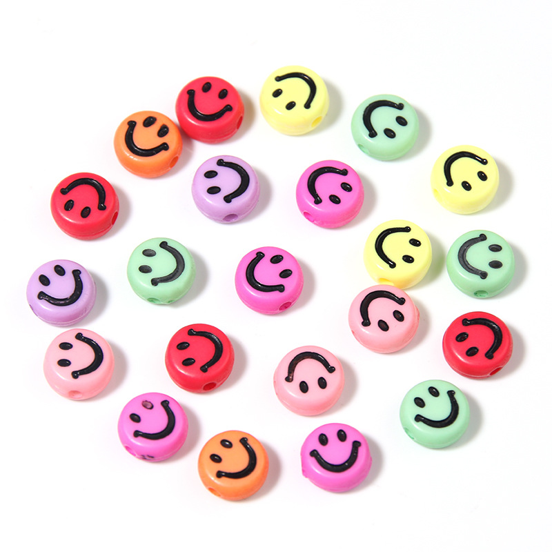 100 Stück 7 x 4 mm bunte lächelnde Gesicht Buchstaben Acryl verlieren Distanzperlen für Schmuckherstellung DIY Armbinde Zubehör