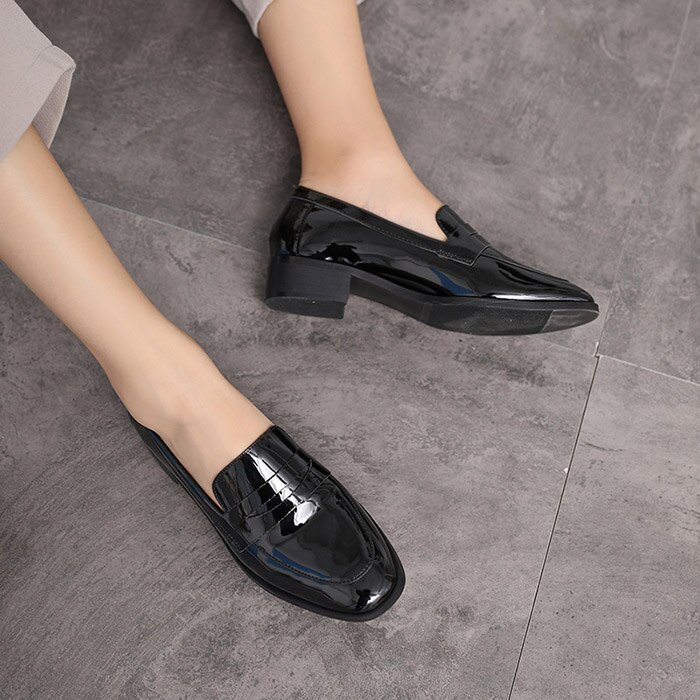 LIHUAMAO Black Classic penny loafers for women casual shoes pointed toe office career party outdoor walking shoes