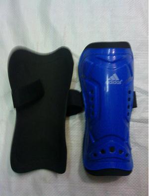 Voetbal gear Leggings board bandage ingevoegd in kinderen en volwassenen in kalf ondersteuning training game board