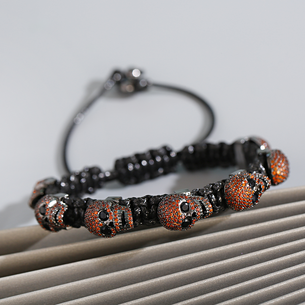 Pulsera trenzada a mano con calavera de circón para hombres y mujeres, cuentas de cobre, brazalete de cadena hecho a mano ajustable de Metal clásico: Cobalto violeta