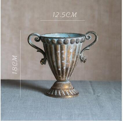 Europæisk retro jernbæger vase dekoration hjem stue blomsterarrangement figurer håndværk hotel metal urtepotte ornamenter: Stil 17