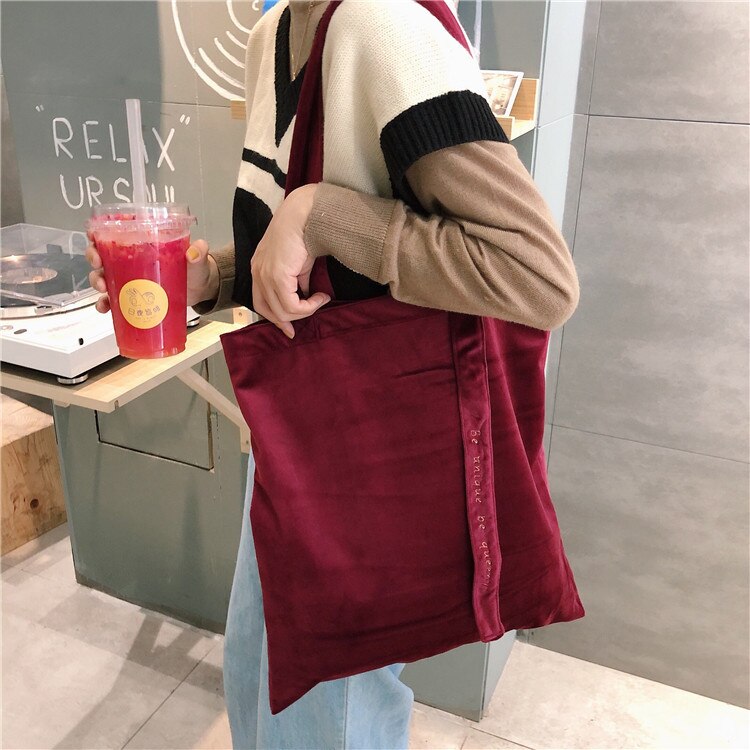 Rode fluwelen canvas tas met geborduurde letters, canvas tas met retro chic borduurwerk en lint